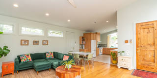 CHARMING, MODERN, CUSTOM HOME IN MID-CITY FOR RENT Gallery 13