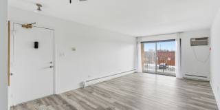 Palatine 1-Bedroom with Balcony, Pool & Included Utilities Gallery 5