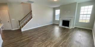 Stunning 4 Bedroom 2.5 Bathroom 2-story Home in NE Greensboro with 2 car garages Gallery 10
