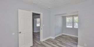 Exquisite Remodeled Retreat: 4 Bed, 1 Bath Gem in St. Petersburg Gallery 13