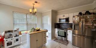 Beutifully updated 4 bed 2.5 bath home with large yard! Gallery 10