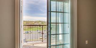 21216 MCFADDEN Square Gallery 21