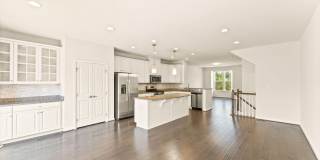 41715 MCMONAGLE Square Gallery 18