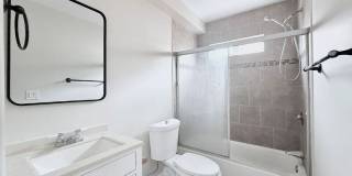 1549 East 50th Street Gallery 6