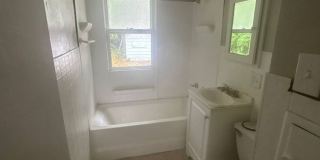3-Bedroom Cozy Colonial House Gallery 10