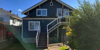 Bright and cheery 2 bed top level apartment in convenient Bremerton location Gallery 1