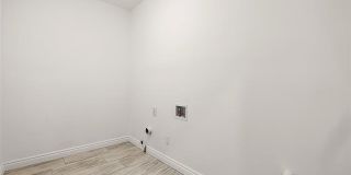 2080 Gladstone Street Gallery 30