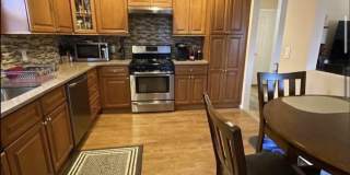 552 E Walnut Street Gallery 12