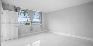 18601 NE 14th Ave Gallery 19