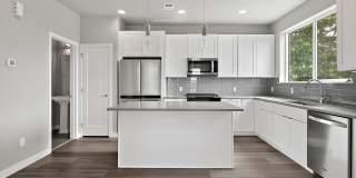 Beautiful End Unit at Overlook Station Gallery 21