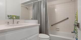 WELCOME TO THIS BEAUTIFULLY UPDATED 2 BEDROOM, 2 BATHROOM VILLA LOCATED IN THE DESIRABLE CENTER GATE COMMUNITY OF SARASOTA! Gallery 17