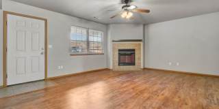 4 Bedroom 2.5 Bath Townhome near Centennial Park! Fenced Yard! Gallery 5