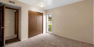 Large 3 Bedroom Apartments PET FRIENDLY! Gallery 124