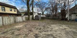 910 Union SE - Water included, Washer/dryer hook-up, Off-street parking. Gallery 13