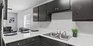 2114 Main St Gallery 6