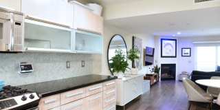 OCEAN VIEWS - 2BD/2.5BA Condo in the Heart of Oceanside Gallery 6