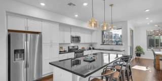 Beautiful Energy Efficient Hayward Townhome w/ Modern Updates Gallery 6