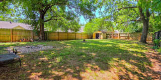 Charming 3 Bed 1.5 Bath home walkable to campus Gallery 16