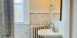 1 BR, 3rd floor Apartment in Downtown Greensboro, Water & Heat Included Gallery 4