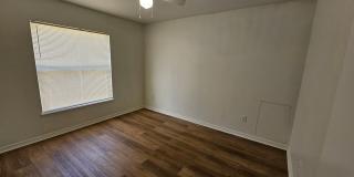 * COMING SOON *   NICE!  3 BED / 2 BATH / 1 CAR GARAGE (1/2 DUPLEX) LEESBURG Gallery 8
