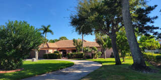 Short term starting Jan. 1, 2027 only BIRD KEY Large 4/3 canal home with heated pool Gallery 3