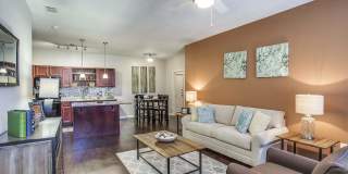 Overlook at Stone Oak Park Apartments Gallery 13