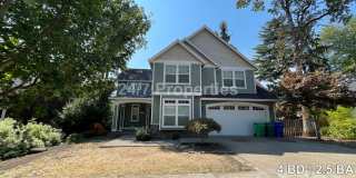 Stunning 4 BD | 2.5 BA Craftsman - Milwaukie Gallery 1