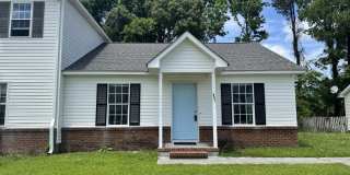 End Unit with Fenced Yard! Gallery 1