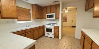 Single Story West Rosamond Home Gallery 9