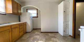101 N Dill St - The Ultimate Student House: 5 Beds, 3 Baths, Pet Friendly Gallery 1