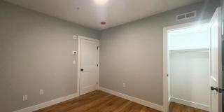 Gorgeous 4 bed in Brookline Village Gallery 18