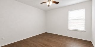 $1,950 3 Bed/2 Bath/2 Garage Ready for Move-in Home in Woodland Creek Gallery 16