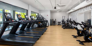 Avalon Woodland Hills Gallery 16