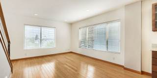 Beautiful 2 Bed Townhome Conveniently Located In Seattle! Gallery 10