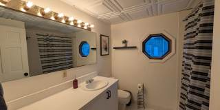 Fantastic, Modern 3-bedroom, 2.5 Bath Townhouse w/ Backyard Gallery 8
