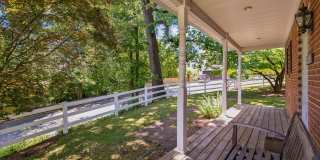 Cozy 3BE/2.5BA Colonial in Takoma Park with screened porch! Gallery 11