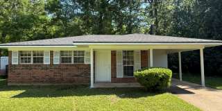Benton 3 Bedroom, 1.5 Bathroom Home - Like New! Gallery 1