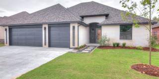 Modern Home in Edmond Schools - 4 bedrooms - bonus room Gallery 1