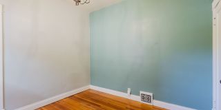 Amazing Highlands location with huge walkability! Gallery 21