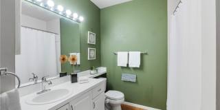 Amazing West Seattle 2 bedroom 2 bath W/S/G and 2 parking spots included! Gallery 16