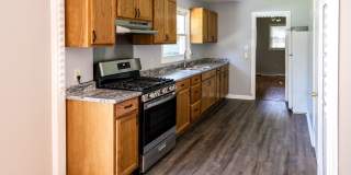 3 Bedroom, 2 Bath house with fenced yard! Gallery 6