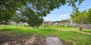 Beautiful 3 bedroom 2 bathroom single family home in Fort Myers with fenced yard! Gallery 25
