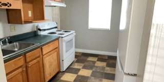 *AVAILABLE IN JUNE!* BIG BACKYARD - 2 BEDROOMS! Gallery 6