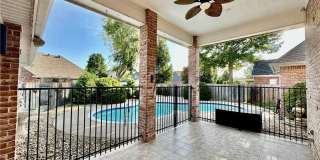 Prime Location 4 Bedroom 3 1/2 bath 2 garages! Gallery 34