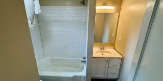Studio 1 Bath - Carriage house in the Highlands Gallery 9
