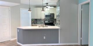 Updated Beautiful 2/2 Upstairs unit at The Village of Stuart Gallery 5