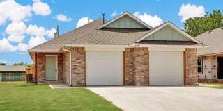 Newly Available – Modern 2-Bedroom Duplex in Lawton! Gallery 1