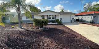 Beautiful 2 bedroom home with fenced in backyard Gallery 6