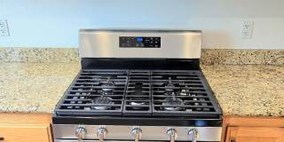 Large 3 Bedroom, 3 Bathroom Home with Solar Gallery 6