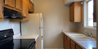 2 Bedroom 2 Bath Townhome w/ large 2 car garage - Freshly remodeled - Available Now Gallery 10